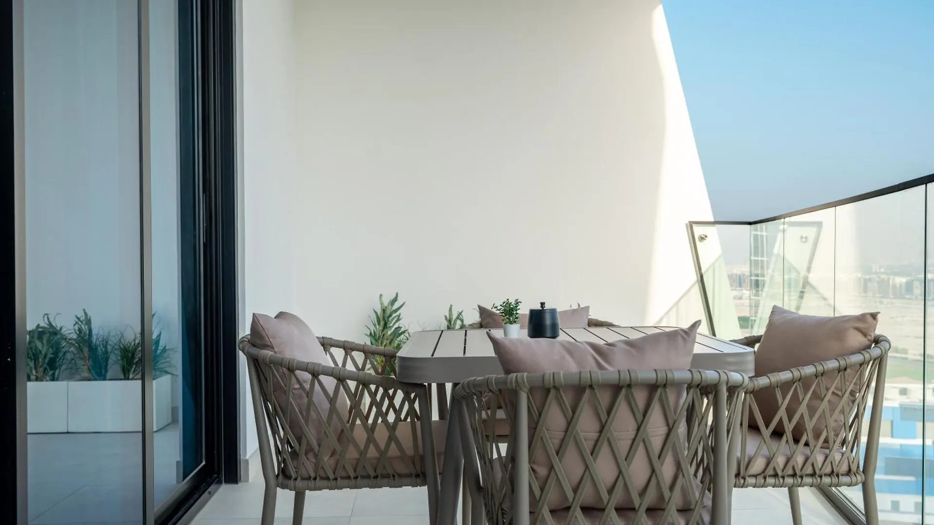 Keyrock Living - Binghatti Canal Sky Retreat Dubai Apartment